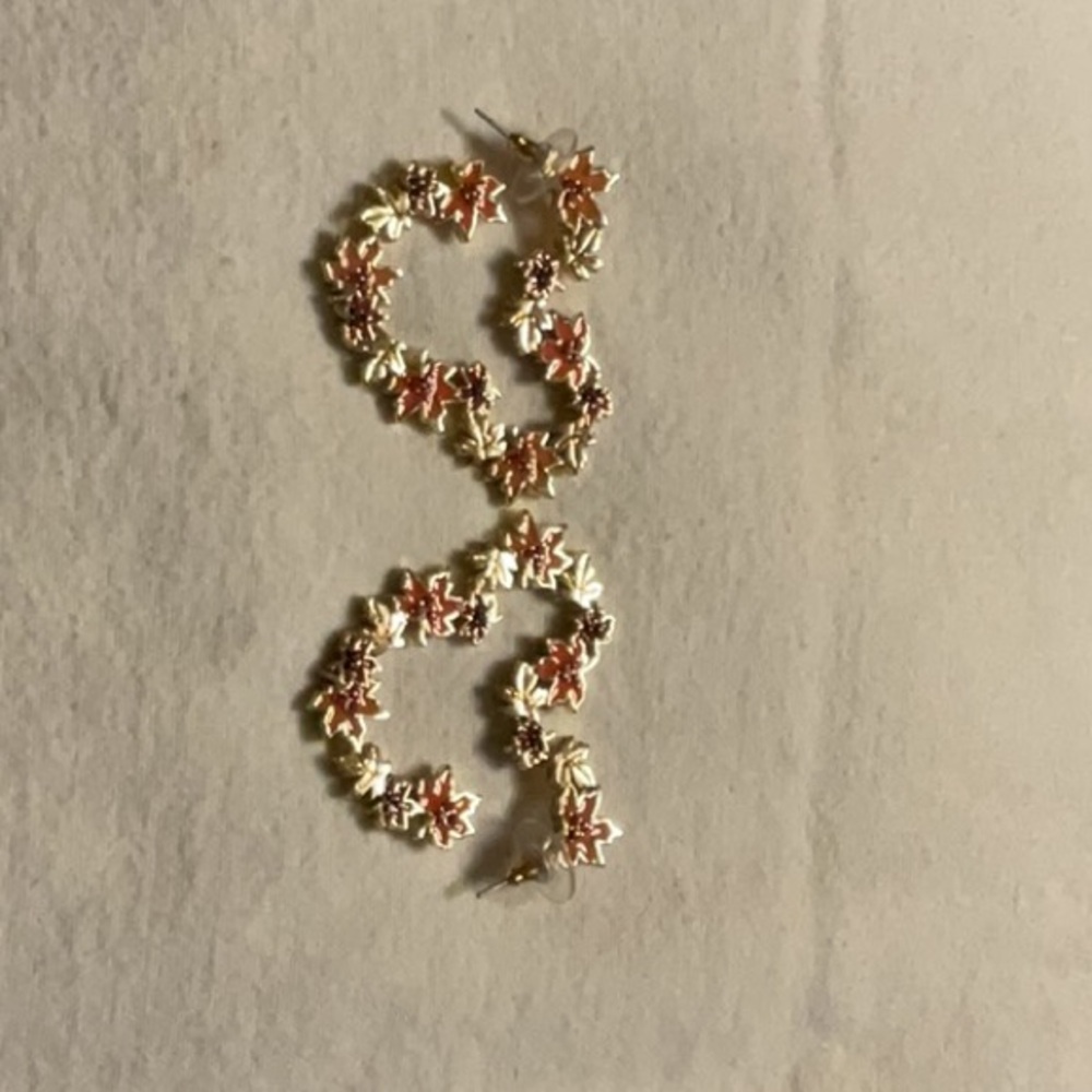 Mickey head leaf earrings from baublebar